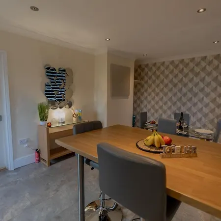 Og Retreat Home- Contractor And Family Friendly- Free Wi-fi, Free Parking Holiday home Thornaby on Tees